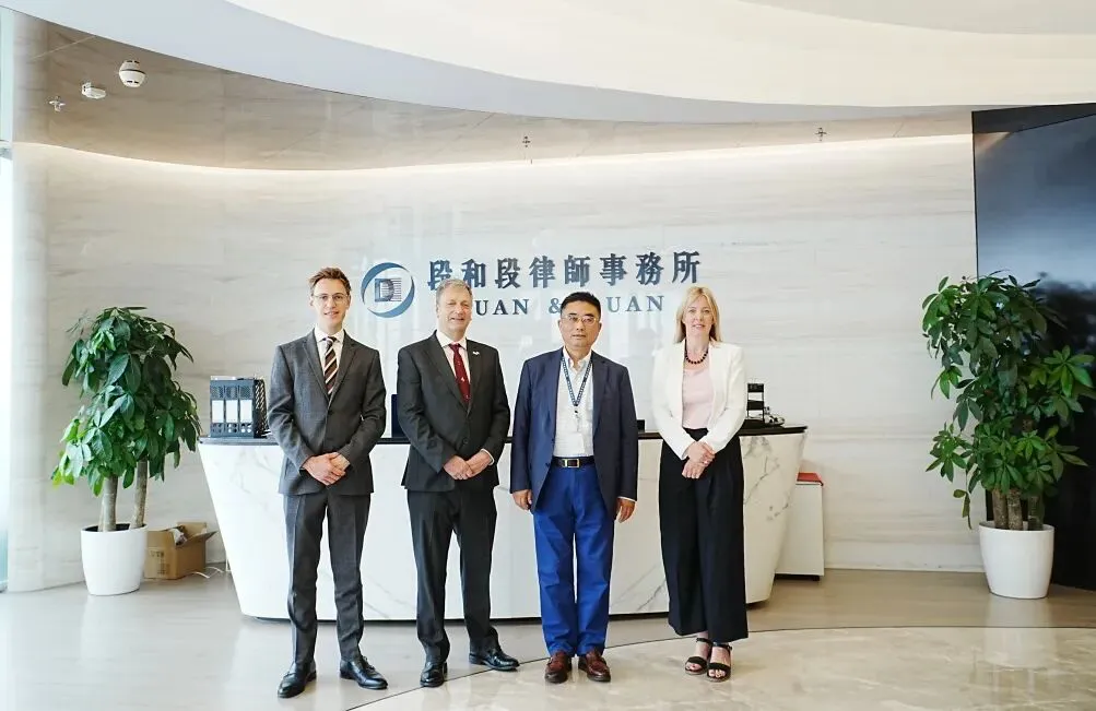 The Law Society of England and Wales delegation with Wu Jian of Duan & Duan in front of the Duan & Duan sign at the firm's Shanghai headquarters